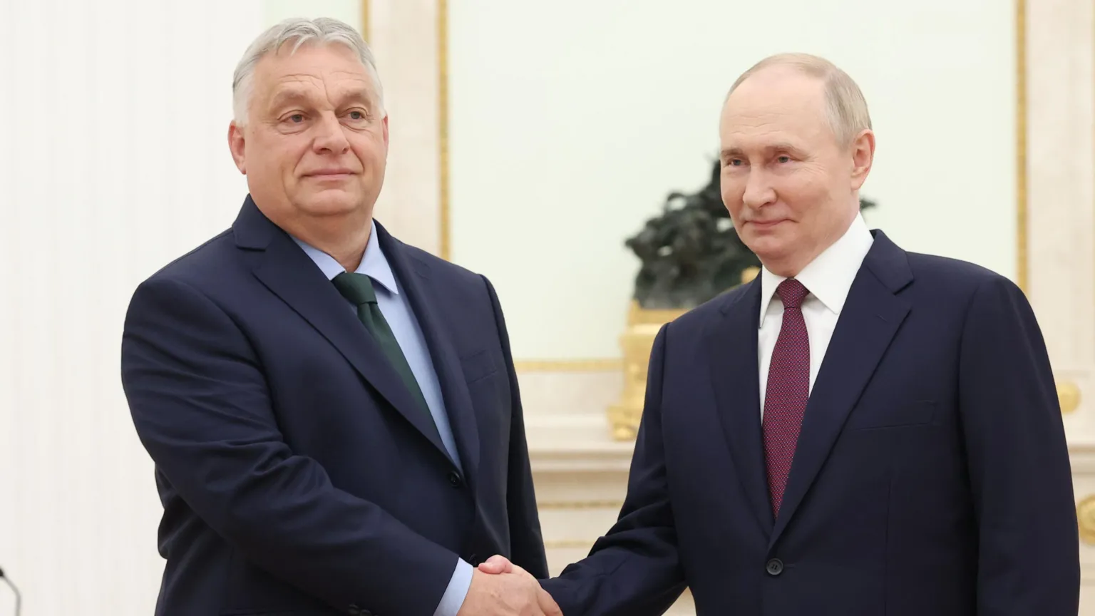 Viktor Orbán (left) meeting Vladimir Putin (right). From BBC News